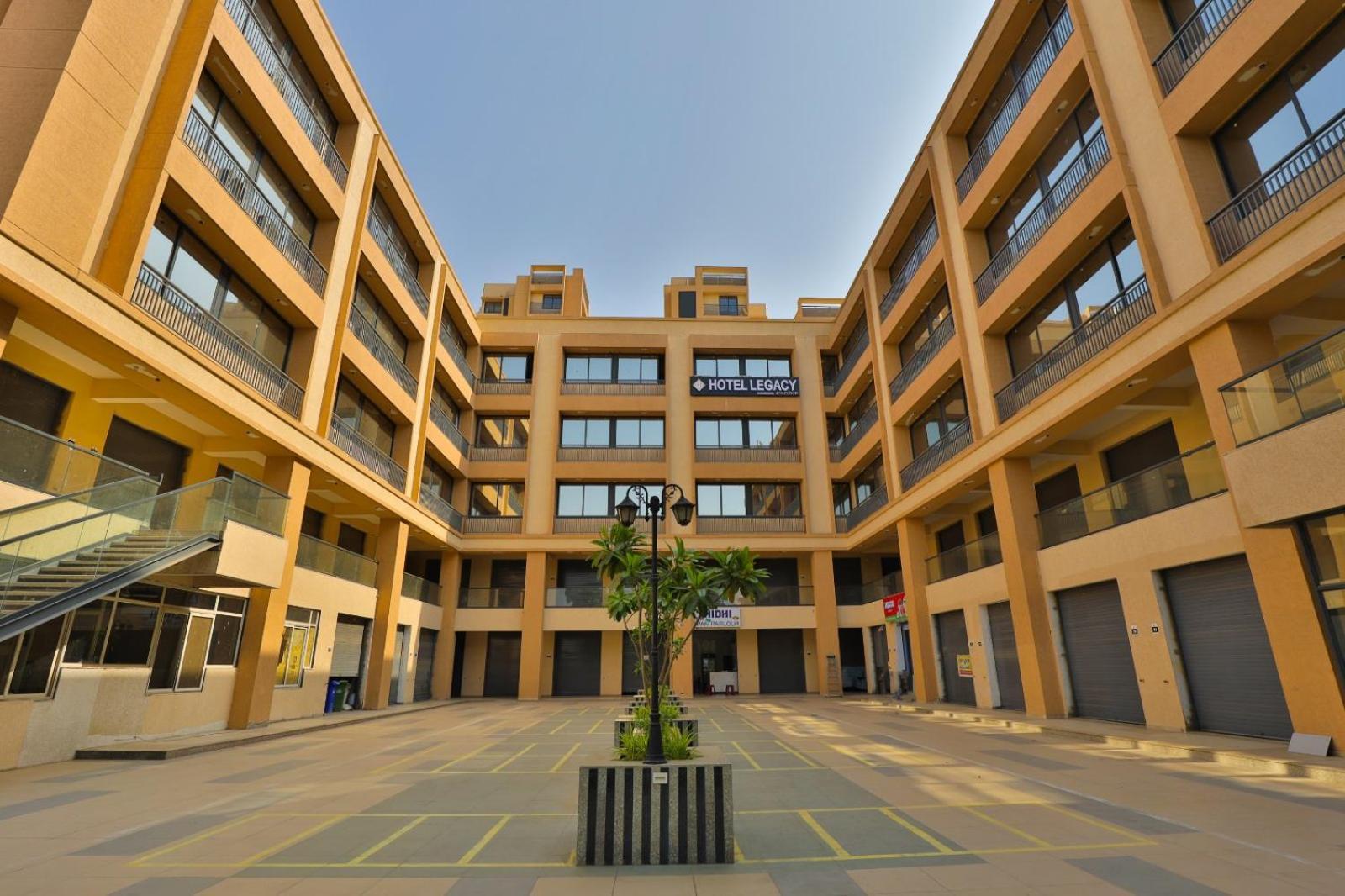 Hotel Legacy Ahmedabad Exteriör bild